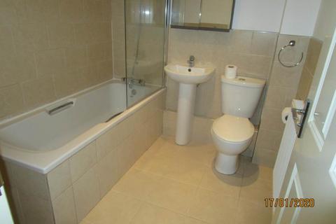 2 bedroom flat to rent, Riviera Drive, Southend On Sea