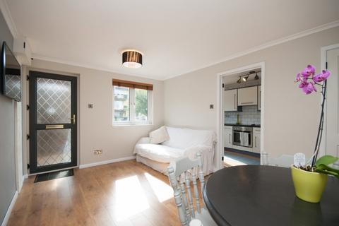 2 bedroom ground floor flat to rent, Newlands Road, Corsham SN13