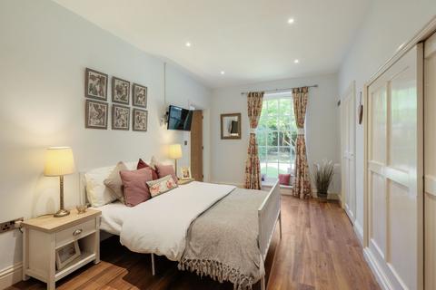 Flat 1, Bevere House Bevere Green, Bevere, Worcester, WR3 7RG