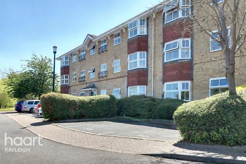 2 bedroom flat for sale, Wayletts, Leigh-on-Sea