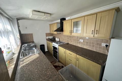 4 bedroom terraced house to rent, Lodge Road, Hockley B18