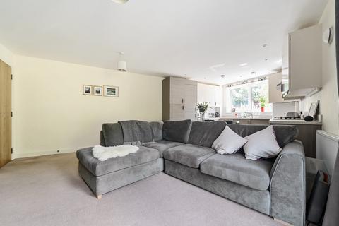 2 bedroom flat for sale, Bluebells, Trasher Mead, Dorking, RH4