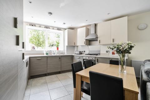 2 bedroom flat for sale, Bluebells, Trasher Mead, Dorking, RH4