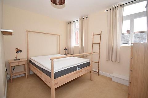 2 bedroom flat to rent, Northernhay Street, Exeter, EX4