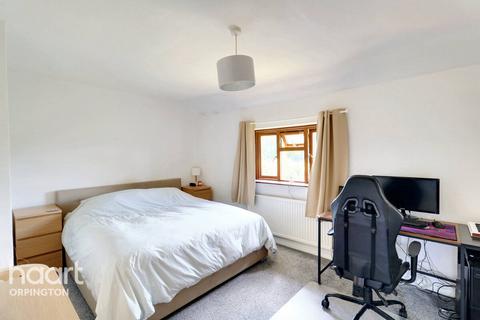 11 Cotmandene Crescent, Orpington, BR5 2RE