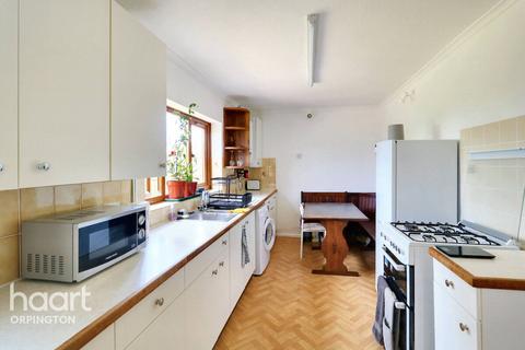 11 Cotmandene Crescent, Orpington, BR5 2RE