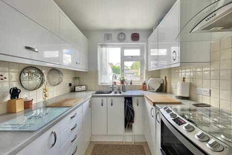 3 Arundel Close, Exeter, EX2 8UG