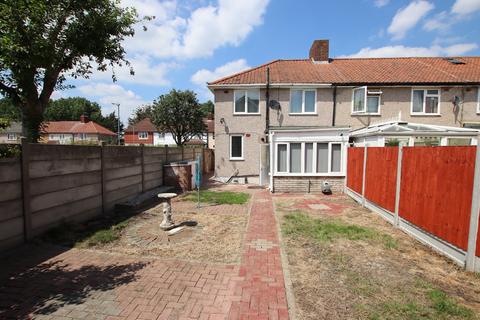 3 bedroom end of terrace house to rent, Turnage Road, Dagenham RM8