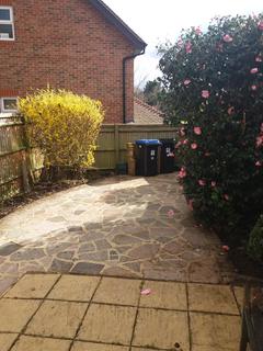 3 bedroom terraced house to rent, Ockenden Road, Woking GU22