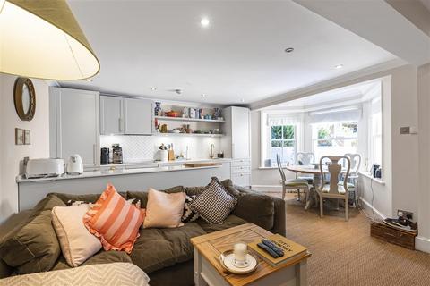 2 bedroom flat for sale, Old Devonshire Road, SW12