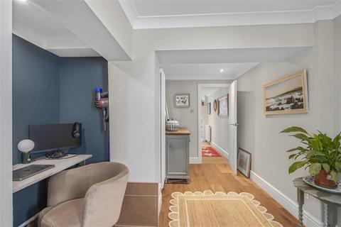32a Old Devonshire Road, London, SW12 9RB