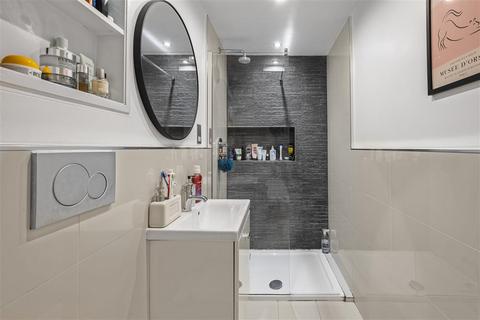 32a Old Devonshire Road, London, SW12 9RB