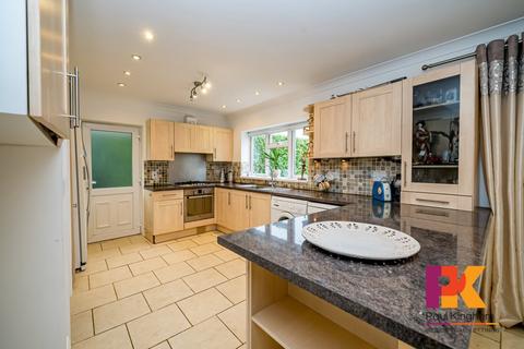 4 bedroom detached house to rent, Dunston Hill, Tring HP23