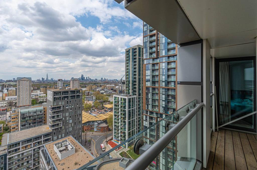 Lincoln Plaza, Canary Wharf, London, E14 3 bed flat - £3,467 pcm (£800 pw)