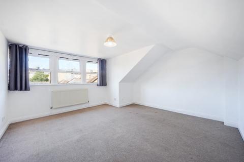 2 bedroom flat to rent, Green Lanes, Stoke Newington