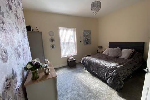2 bedroom terraced house to rent, Plank Lane, Leigh
