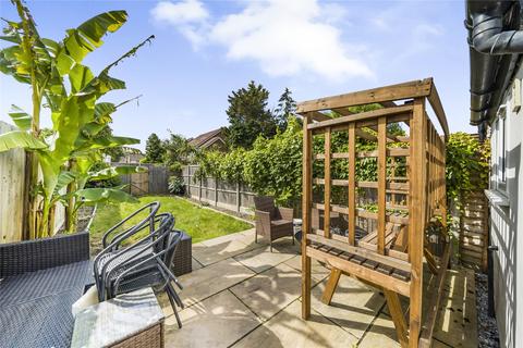 36 Edgell Road, Staines-upon-thames, TW18 2ES