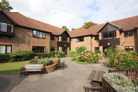 2 bedroom apartment to rent, Edgeborough Court, Guildford GU1