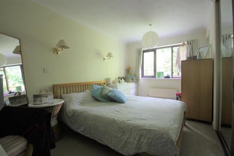 2 bedroom apartment to rent, Edgeborough Court, Guildford GU1