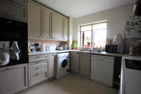 2 bedroom apartment to rent, Edgeborough Court, Guildford GU1