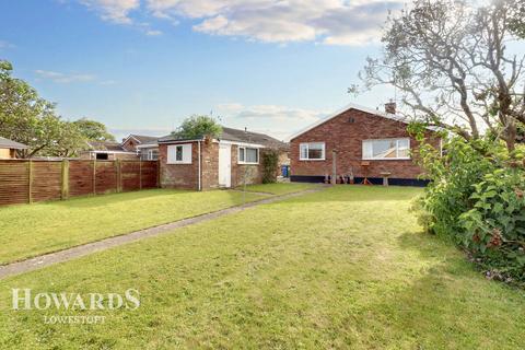 2 bedroom detached bungalow for sale, Highland Way, Lowestoft