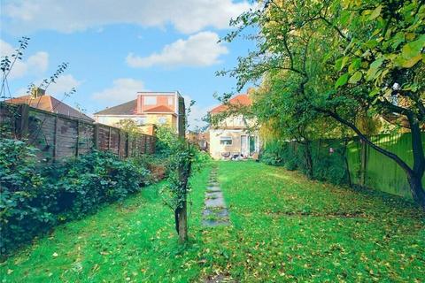 3 bedroom semi-detached house for sale, Croyde Avenue,