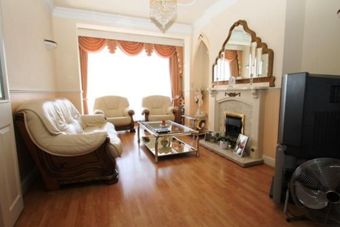 3 bedroom terraced house for sale, St. Thomas Gardens, Ilford IG1