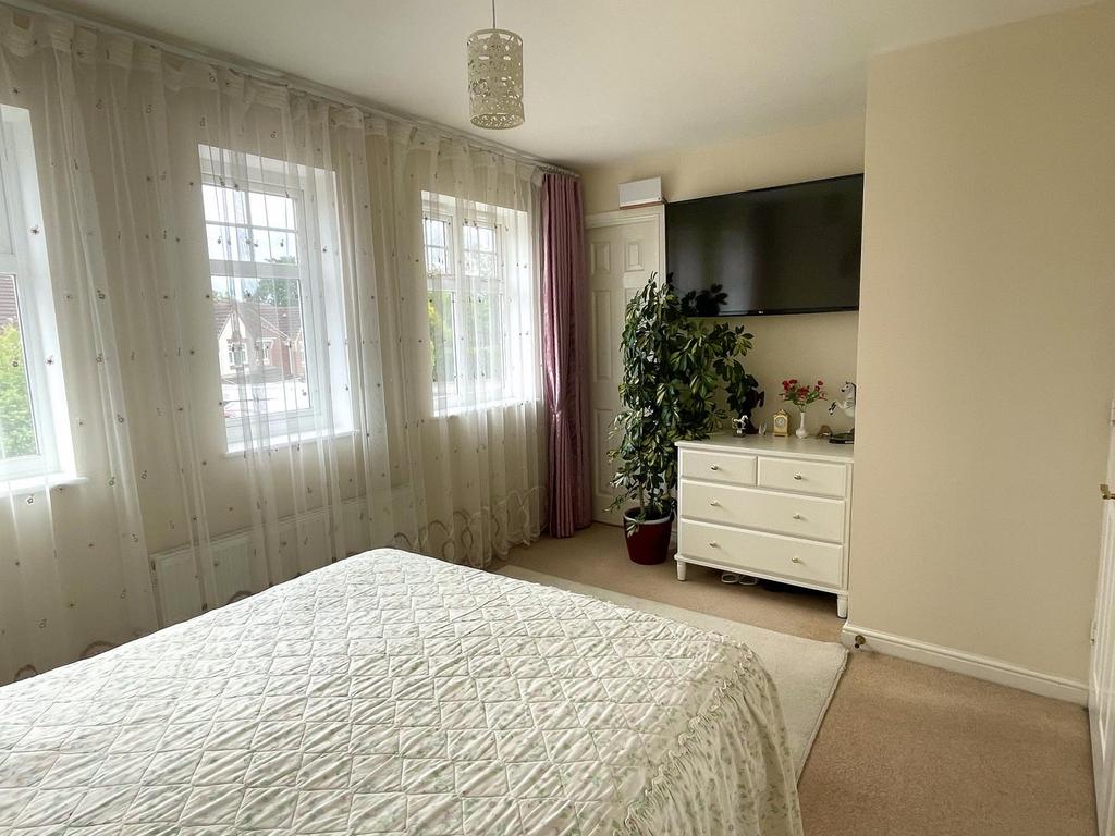 Bedroom 1 Picture 2