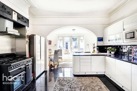 2 & A Half Edward Road, Biggin Hill, Westerham, TN16 3HL