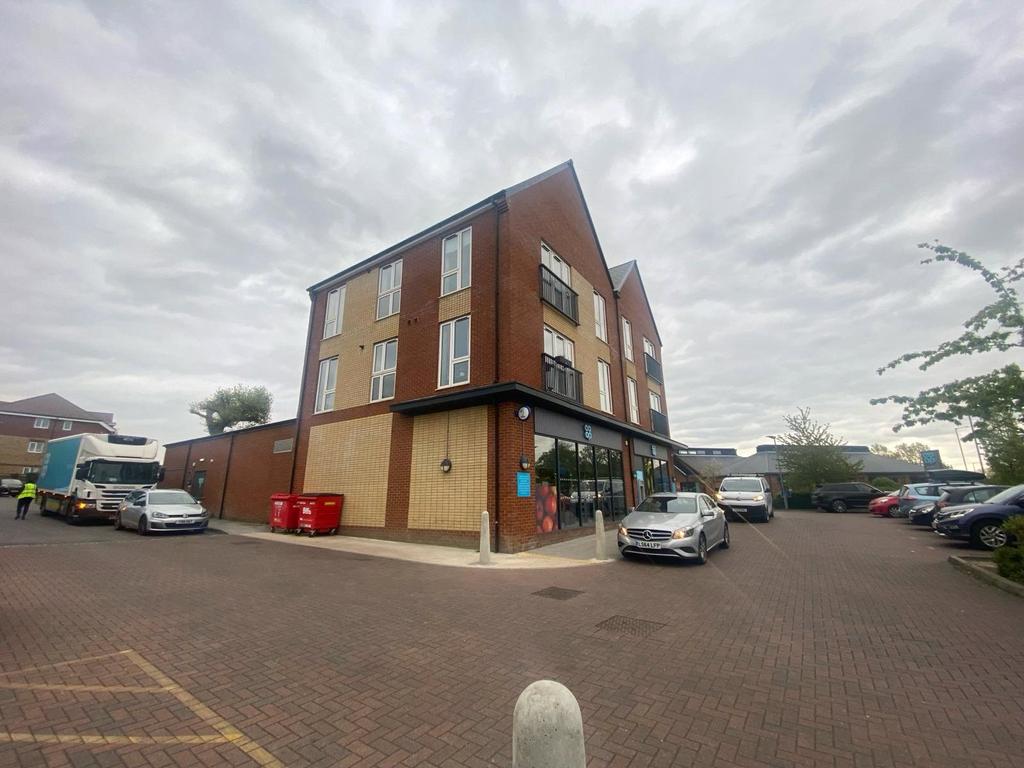 Field Oaks Way, Merstham, Redhill... Flat share to rent £900 pcm (£