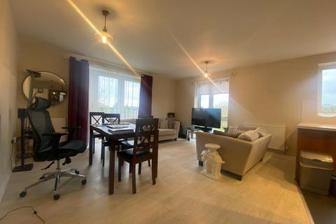 Flat share to rent, Field Oaks Way, Merstham, Redhill, Surrey, RH1