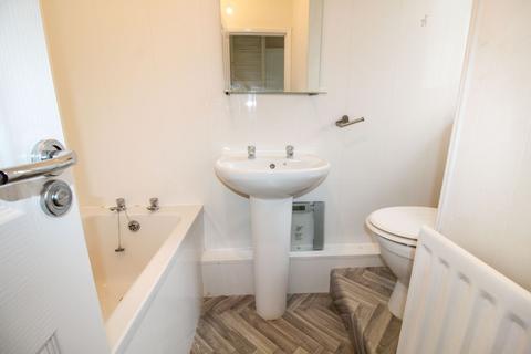 3 bedroom flat for sale, Cowpen Road, Blyth, (pair of flats for sale)