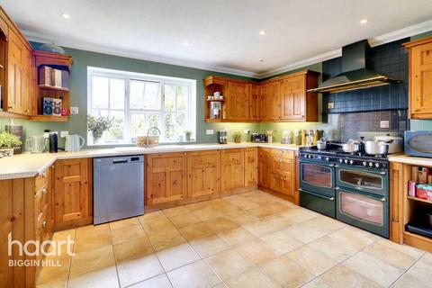 4 bedroom detached house for sale, Berrys Green Road, Westerham