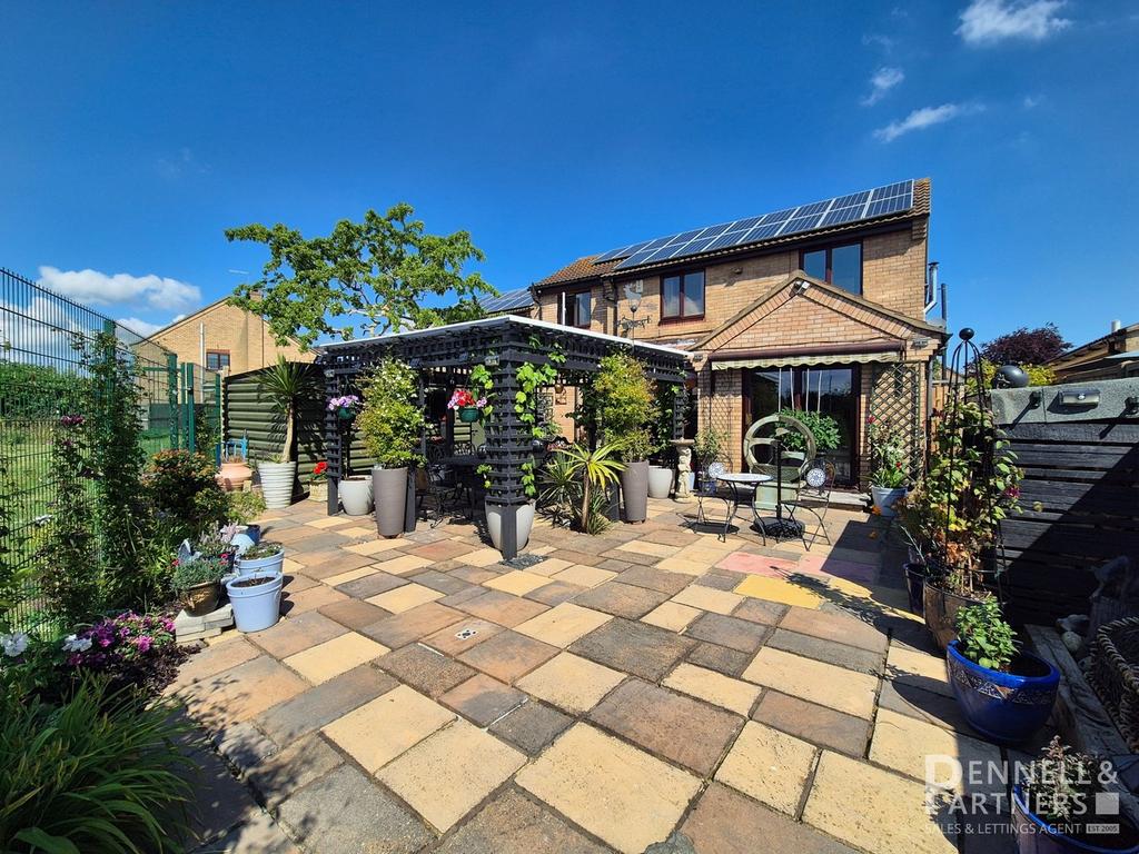 Charles Road, Peterborough PE7 4 bed detached house for sale £400,000