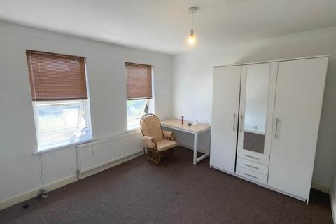4 bedroom semi-detached house to rent, Hughenden Road, High Wycombe HP13