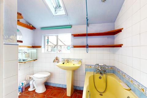 Flat 1, 16 Chalfont Road, South Norwood, London, SE25 4AA