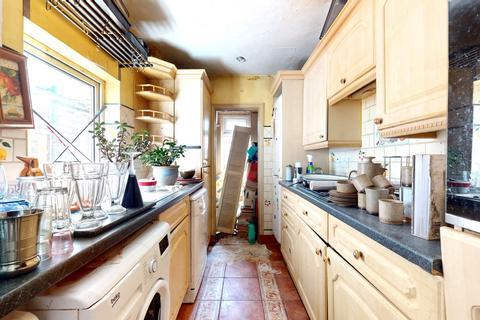 2 bedroom end of terrace house for sale, 50 Battle Road, Erith