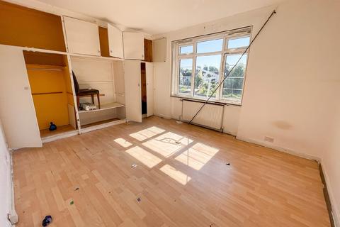 4 bedroom flat for sale, Flat 21 Brook Lodge, North Circular Road, Brent Cross