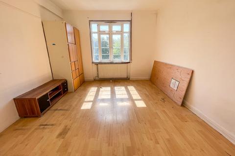 4 bedroom flat for sale, Flat 21 Brook Lodge, North Circular Road, Brent Cross