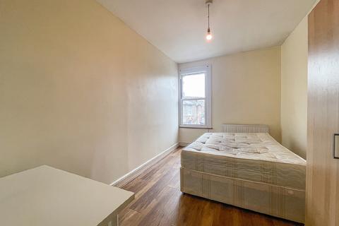 3 bedroom flat for sale, 112 Turnpike Lane, Hornsey