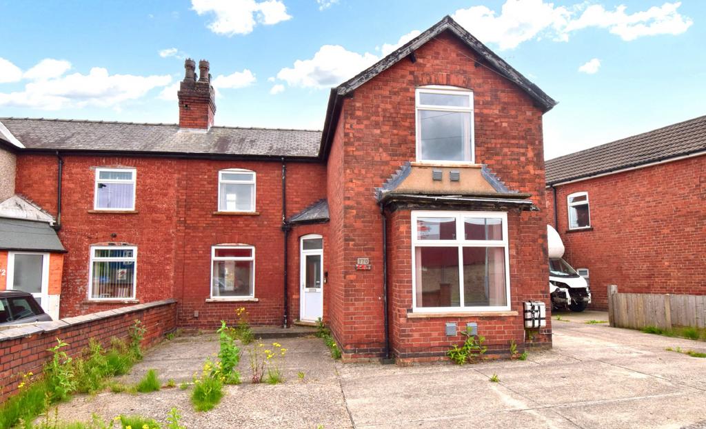 170 Lowmoor Road, KirkbyinAshfield... 3 bed detached house £65,000