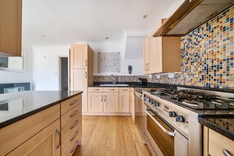 28 James Road, Peasmarsh, Guildford, GU3 1NF
