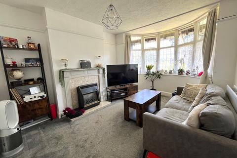 2 bedroom bungalow to rent, Crawley RH10