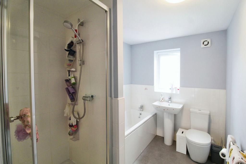 Family bathroom/wc