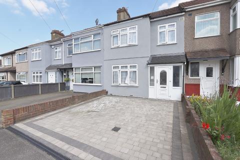 3 bedroom terraced house for sale, Gelsthorpe Road, Collier Row, RM5