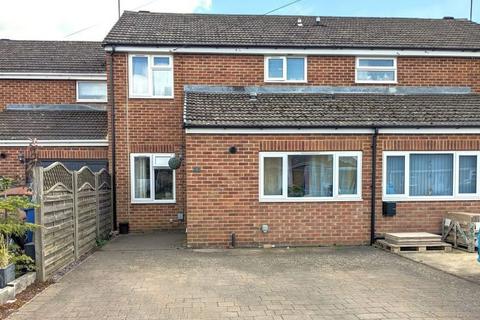 3 bedroom terraced house for sale, Willow Road, Banbury, OX16 9EY