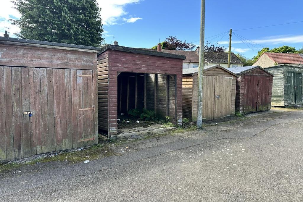 Ninian Quadrant, Glenrothes, Fife KY7 Garage £1,000