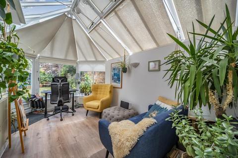18 Dunstable Road, Richmond, TW9 1UH