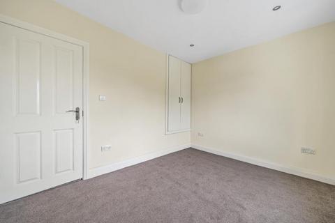 119 Kneller Road, Twickenham, TW2 7DY