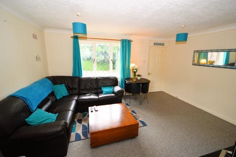 2 bedroom ground floor maisonette to rent, Hawkesworth Drive, Bagshot